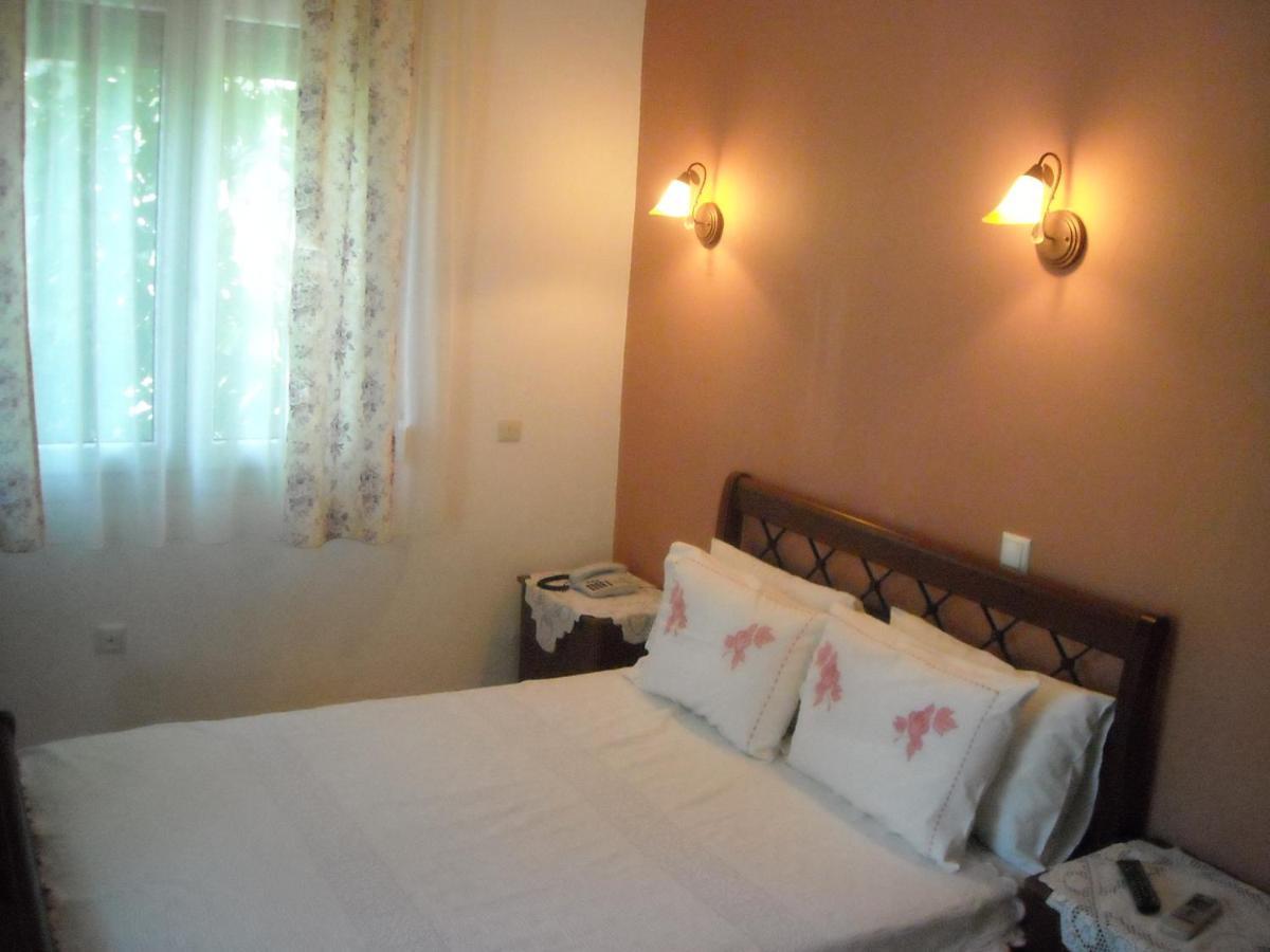 Kristal Hotel Prínos Buitenkant foto