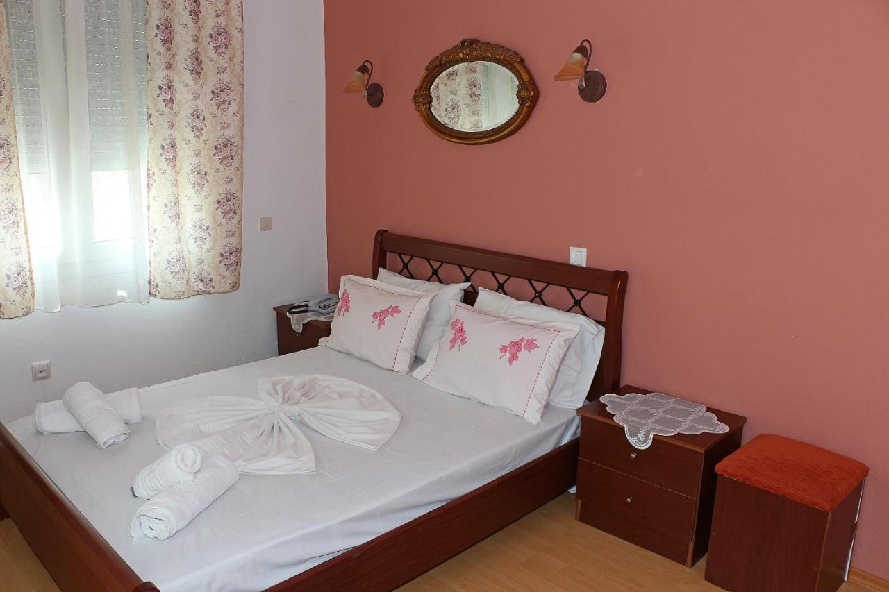 Kristal Hotel Prínos Buitenkant foto