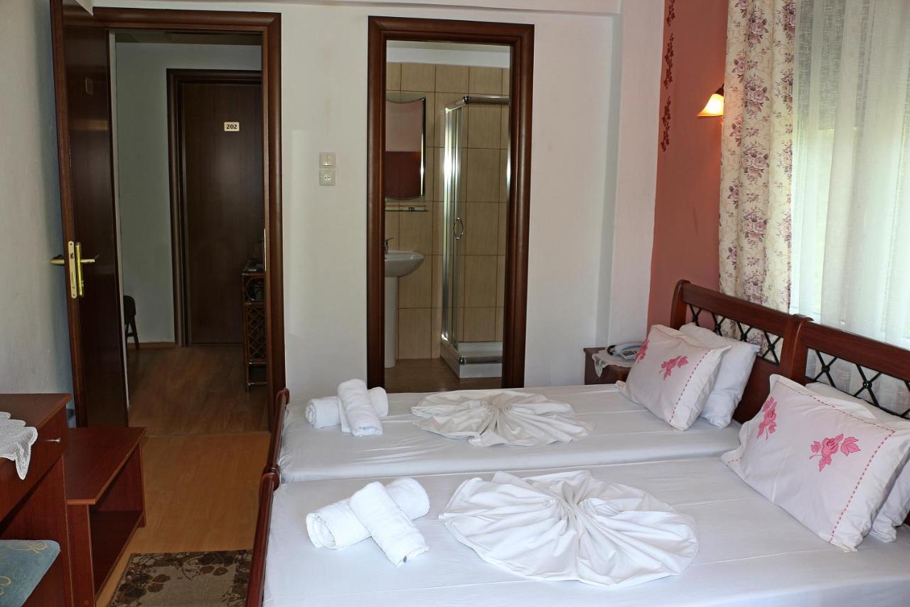 Kristal Hotel Prínos Buitenkant foto