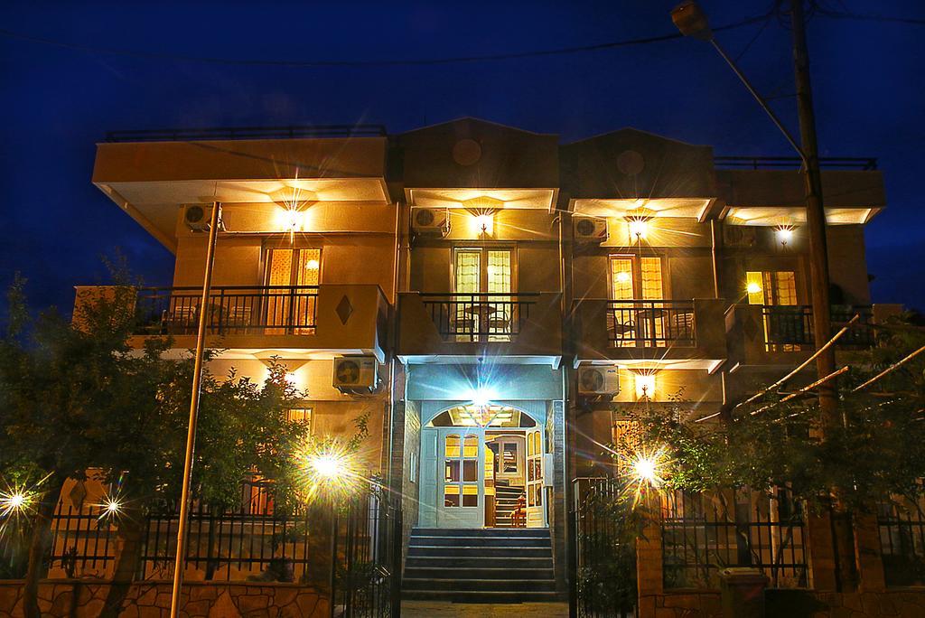 Kristal Hotel Prínos Buitenkant foto
