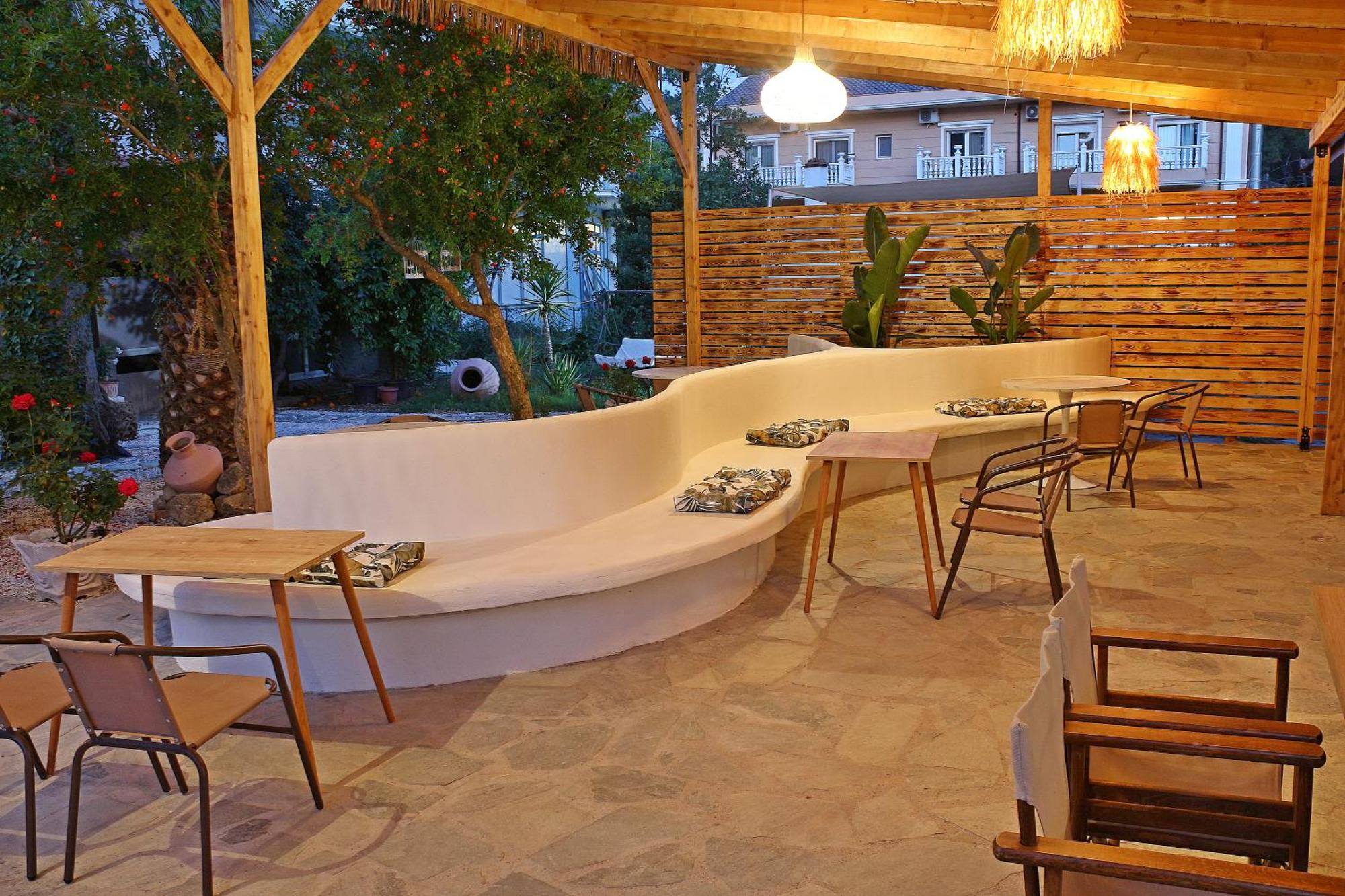 Kristal Hotel Prínos Buitenkant foto