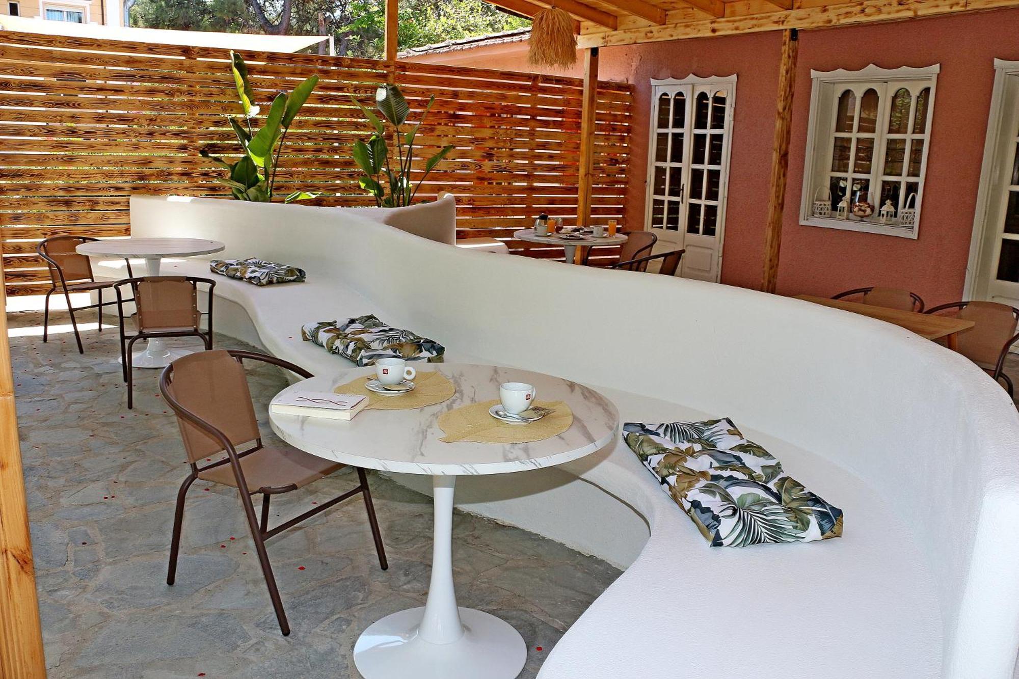 Kristal Hotel Prínos Buitenkant foto