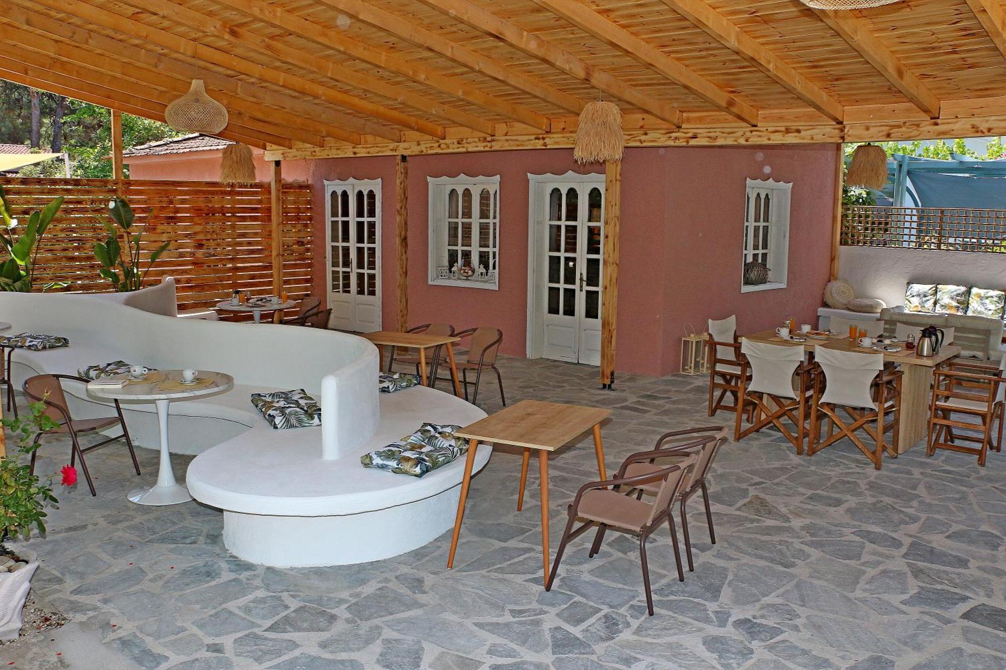 Kristal Hotel Prínos Buitenkant foto