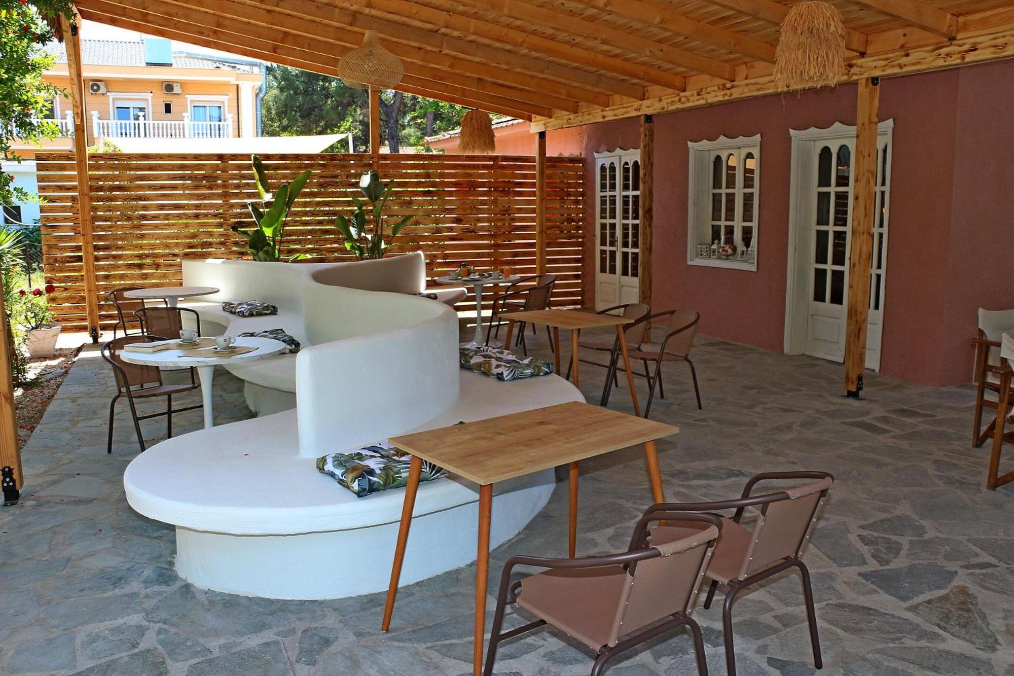 Kristal Hotel Prínos Buitenkant foto